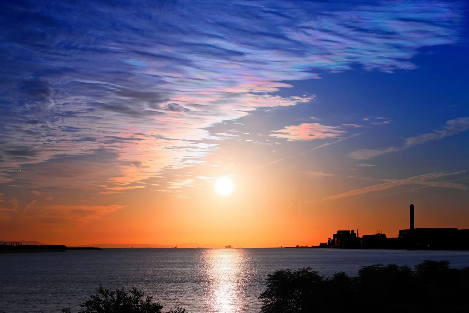夕陽と彩雲 No.0000