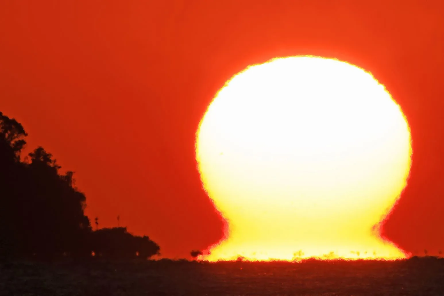 淡路島の側に沈むダルマ夕陽 No.0000