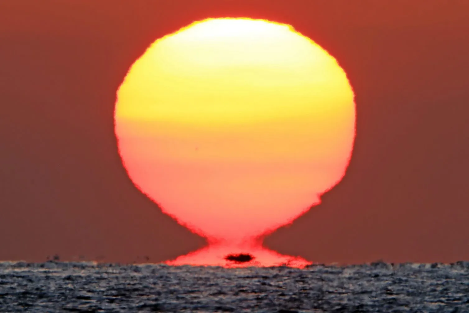 だるま夕日のアップ No.0000