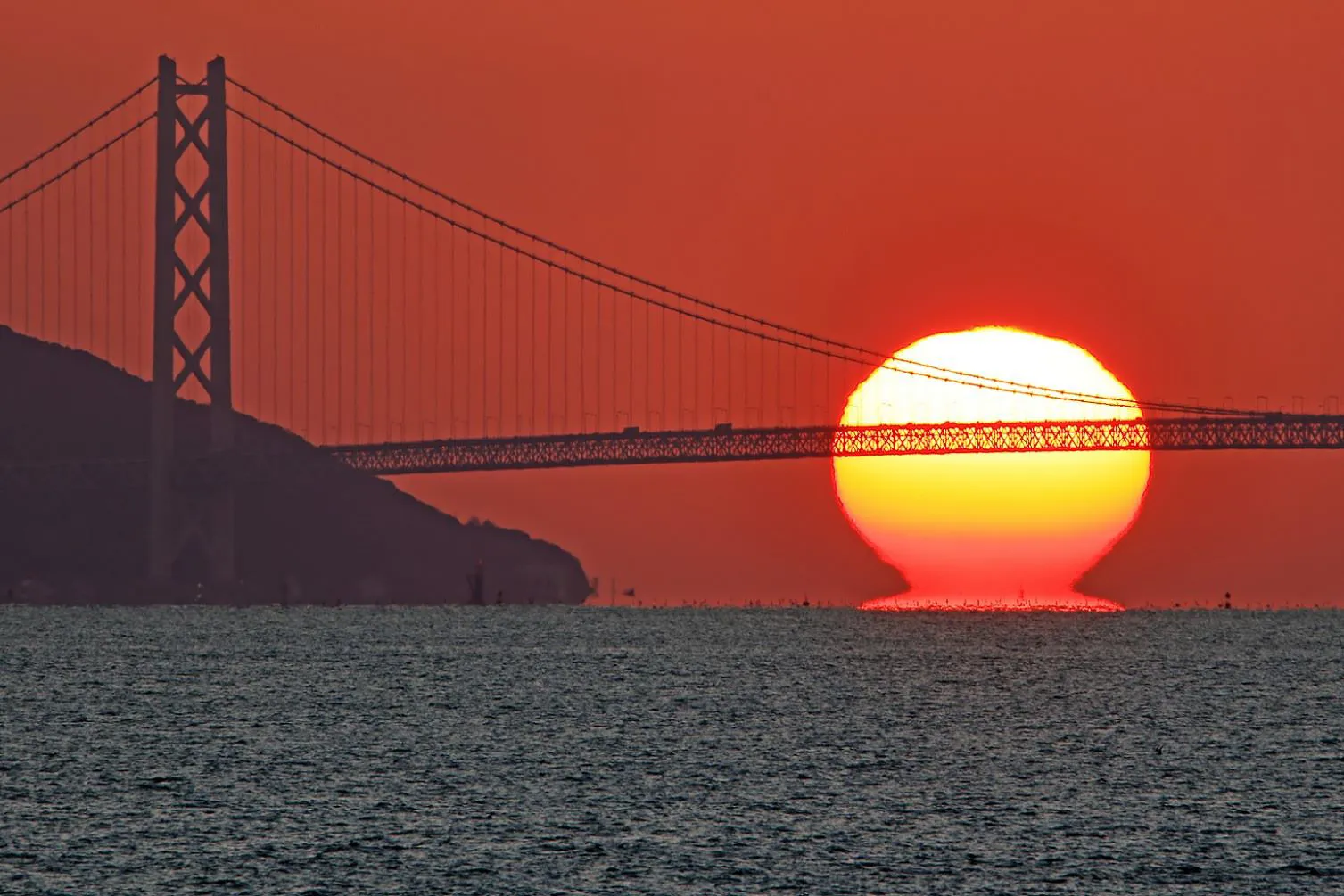 明石海峡大橋に沈むダルマ夕陽 No.0000