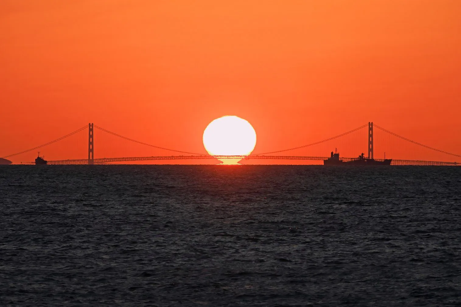 明石海峡大橋に沈む夕陽 No.0000