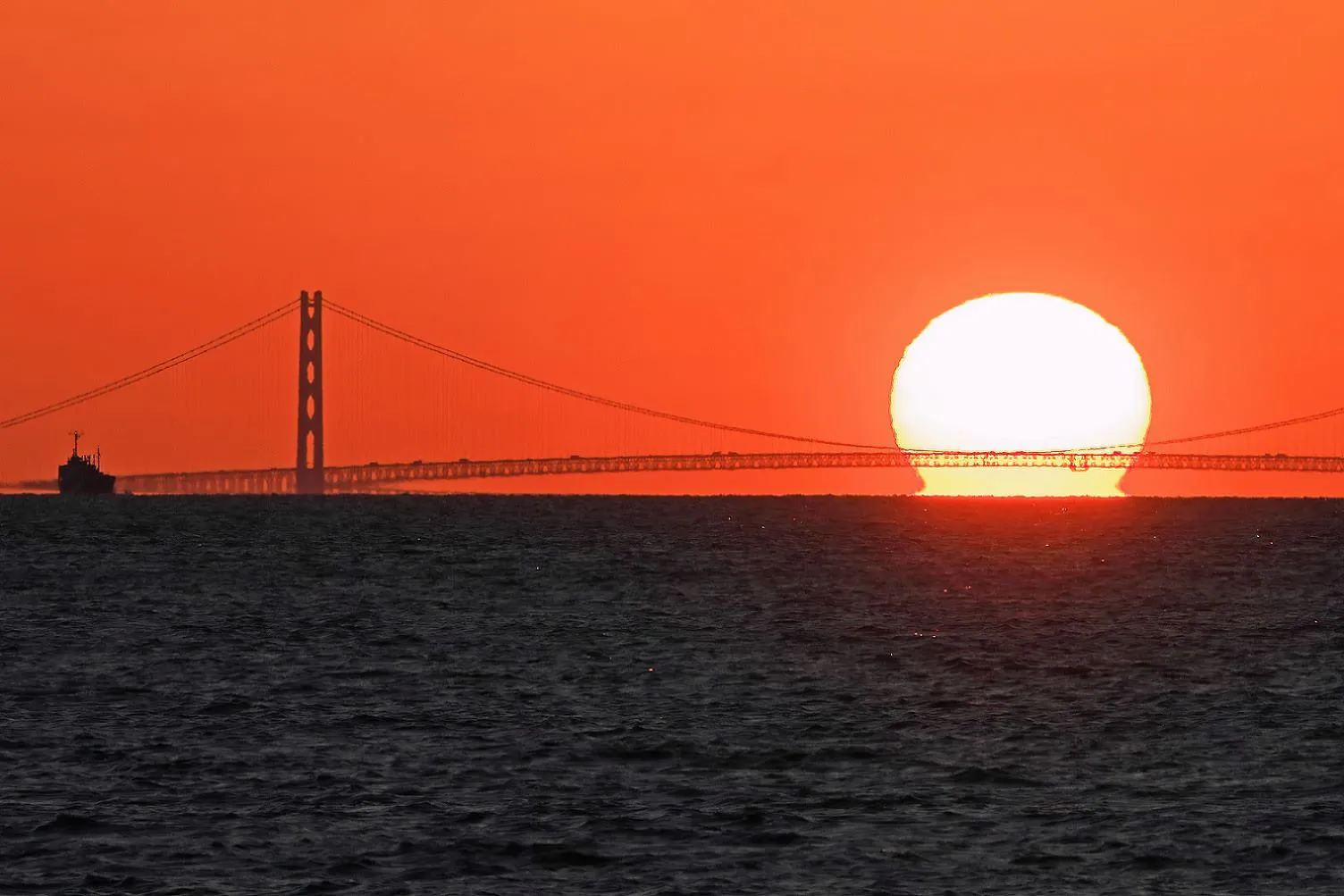 明石海峡大橋とダルマ夕陽 No.0000