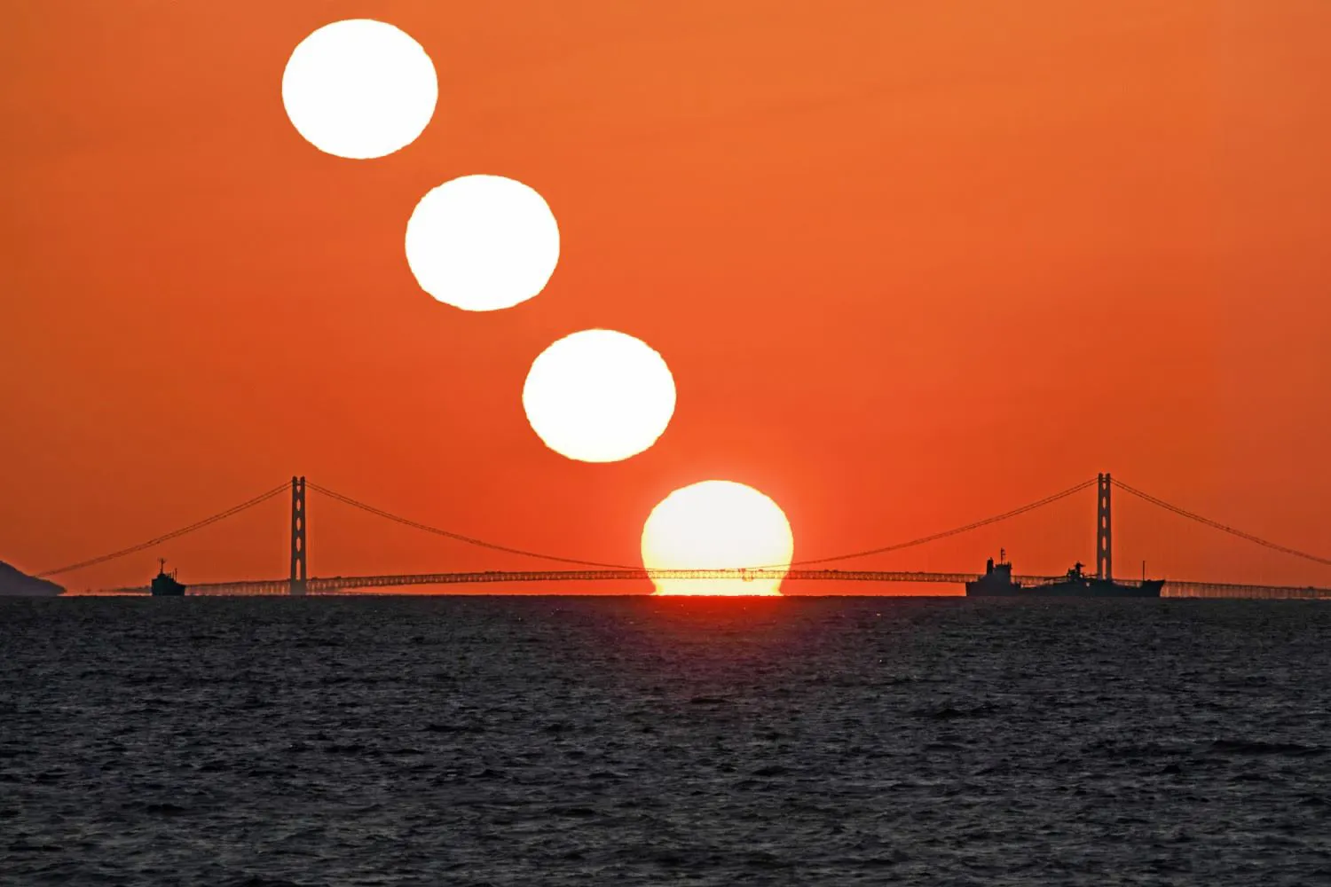 明石海峡に落ちる夕陽 No.0000