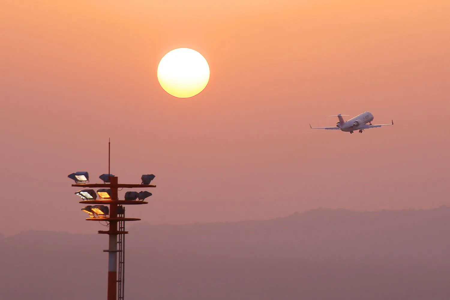 伊丹空港の夕陽 No.0000