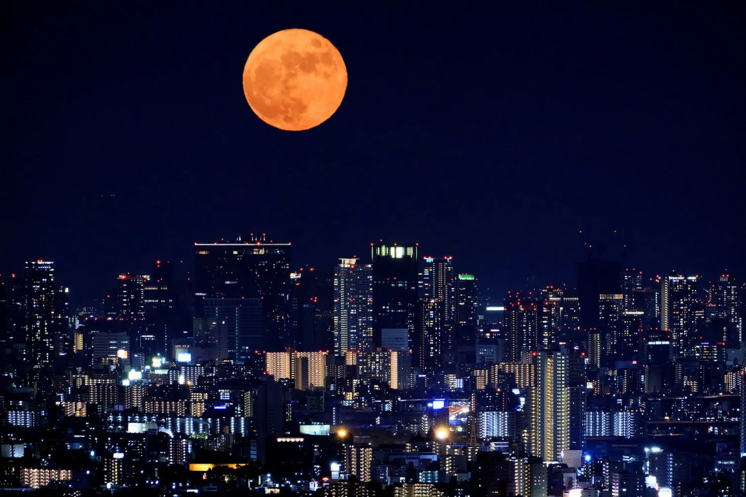 金メダルのような月 No.0000