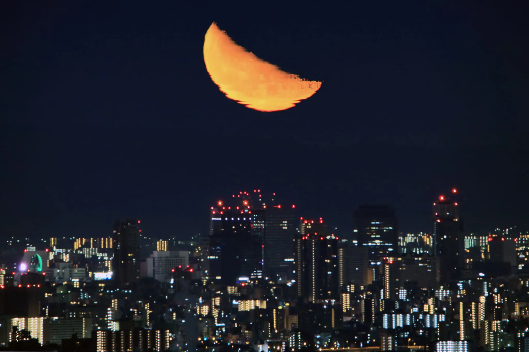 歪む月 No.0000