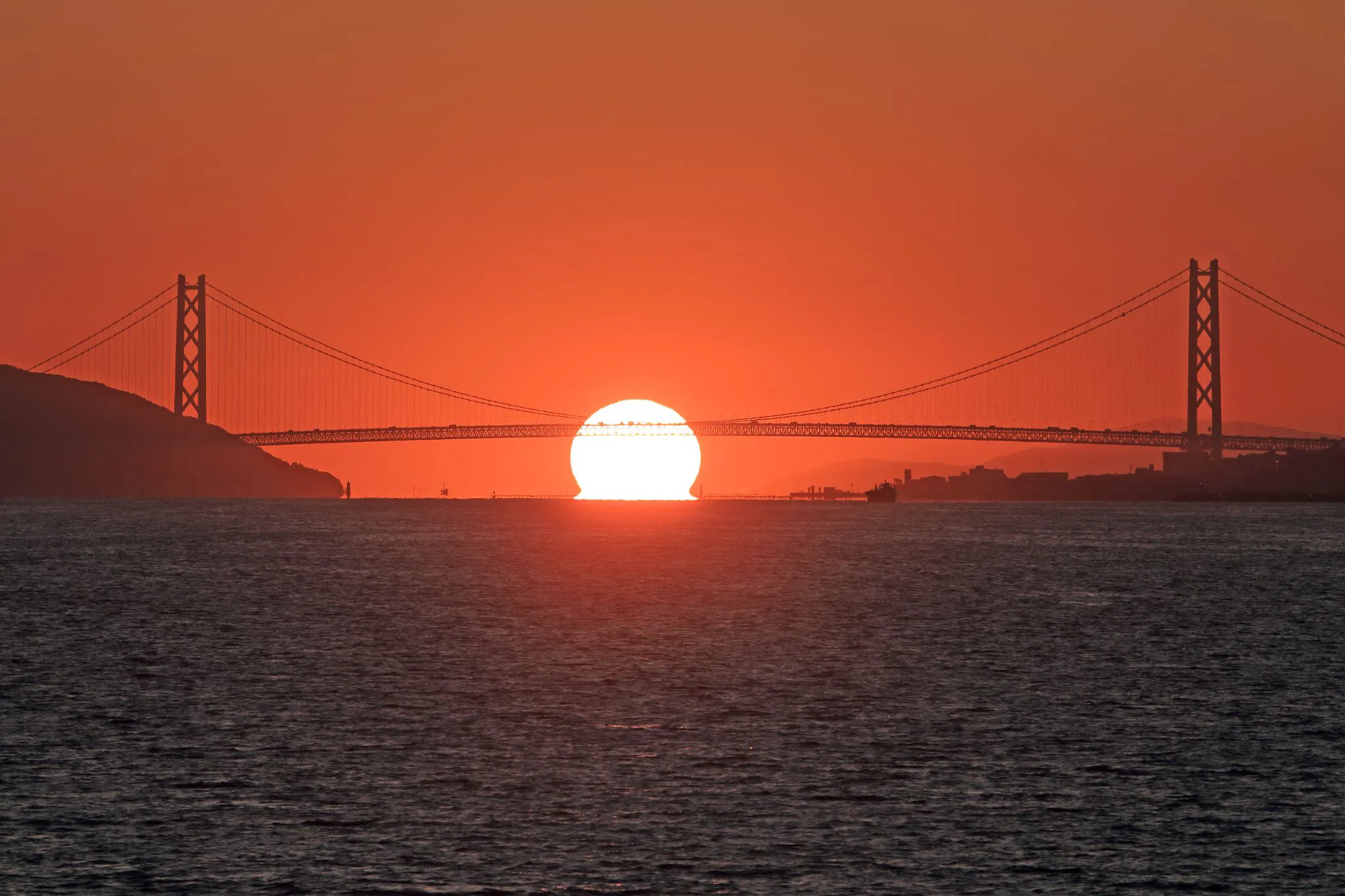 ダルマ夕陽が沈む明石海峡大橋 No.0000