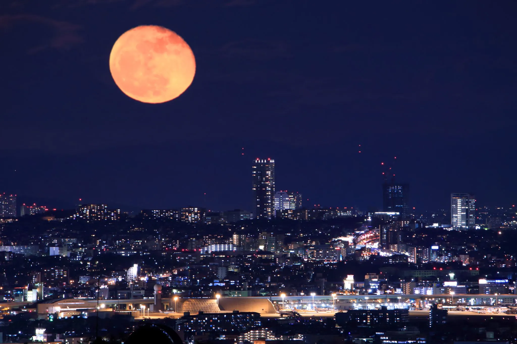 夜景に昇る月 No.0000