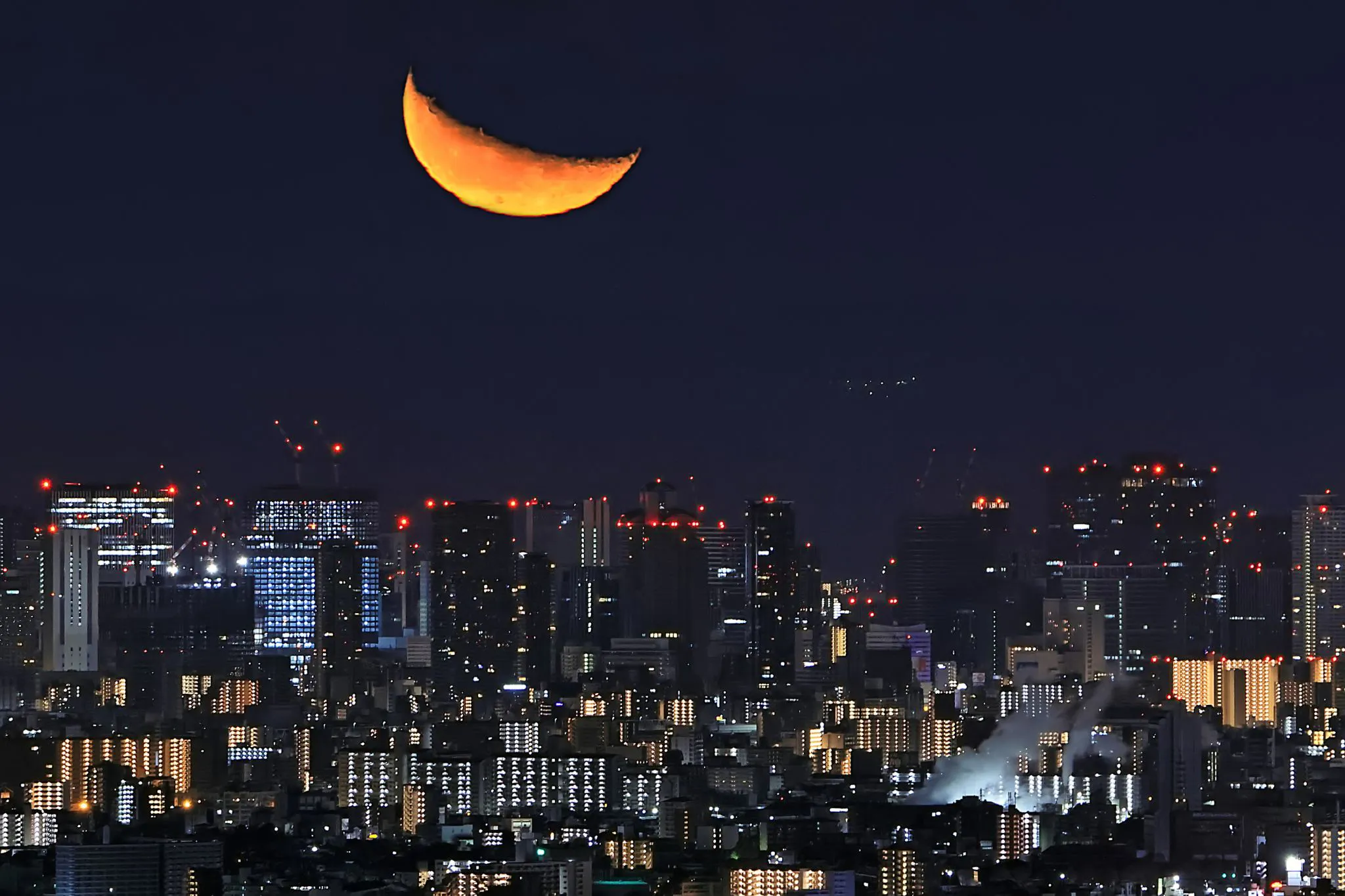大都会の夜の月 No.0000