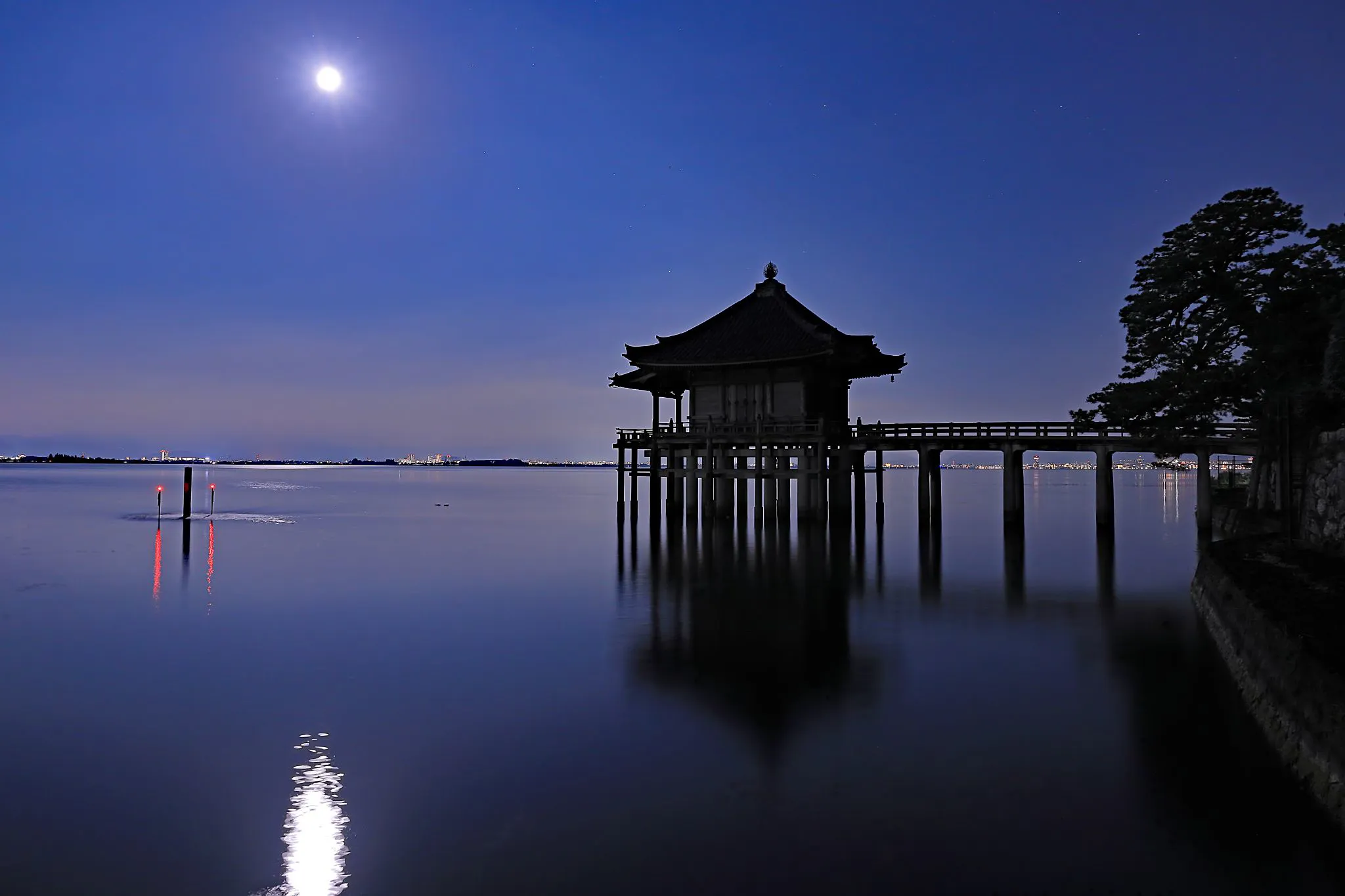 満月と浮御堂 No.0000