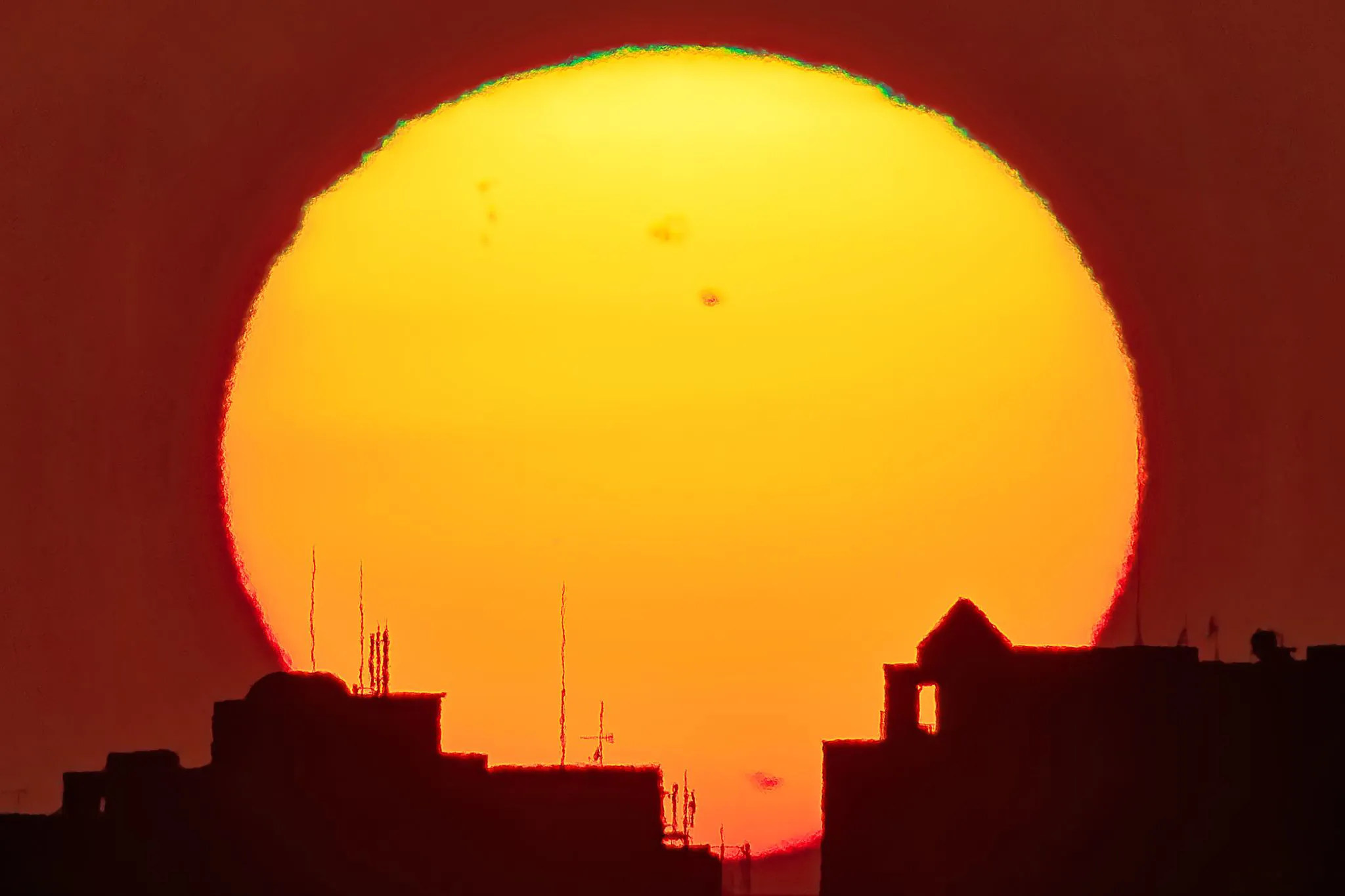 黒点が見える夕陽 No.0000