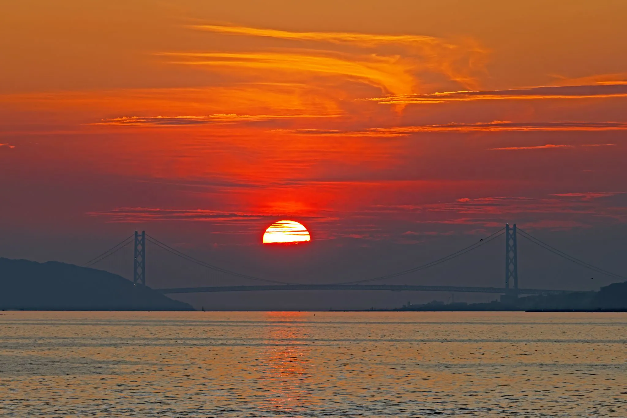 明石海峡大橋に沈む夕日 No.0001