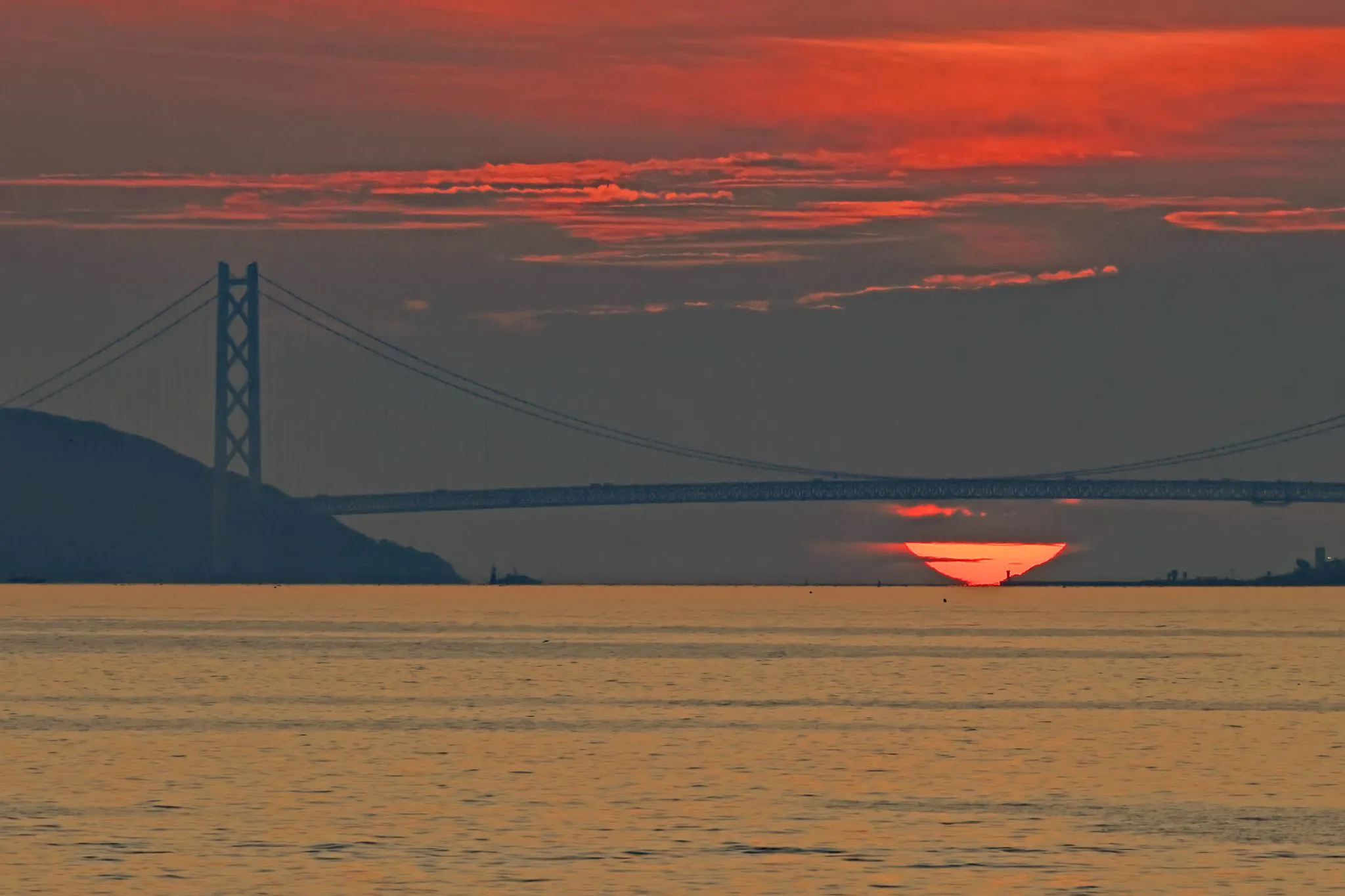 明石海峡大橋に沈む夕日 No.0002