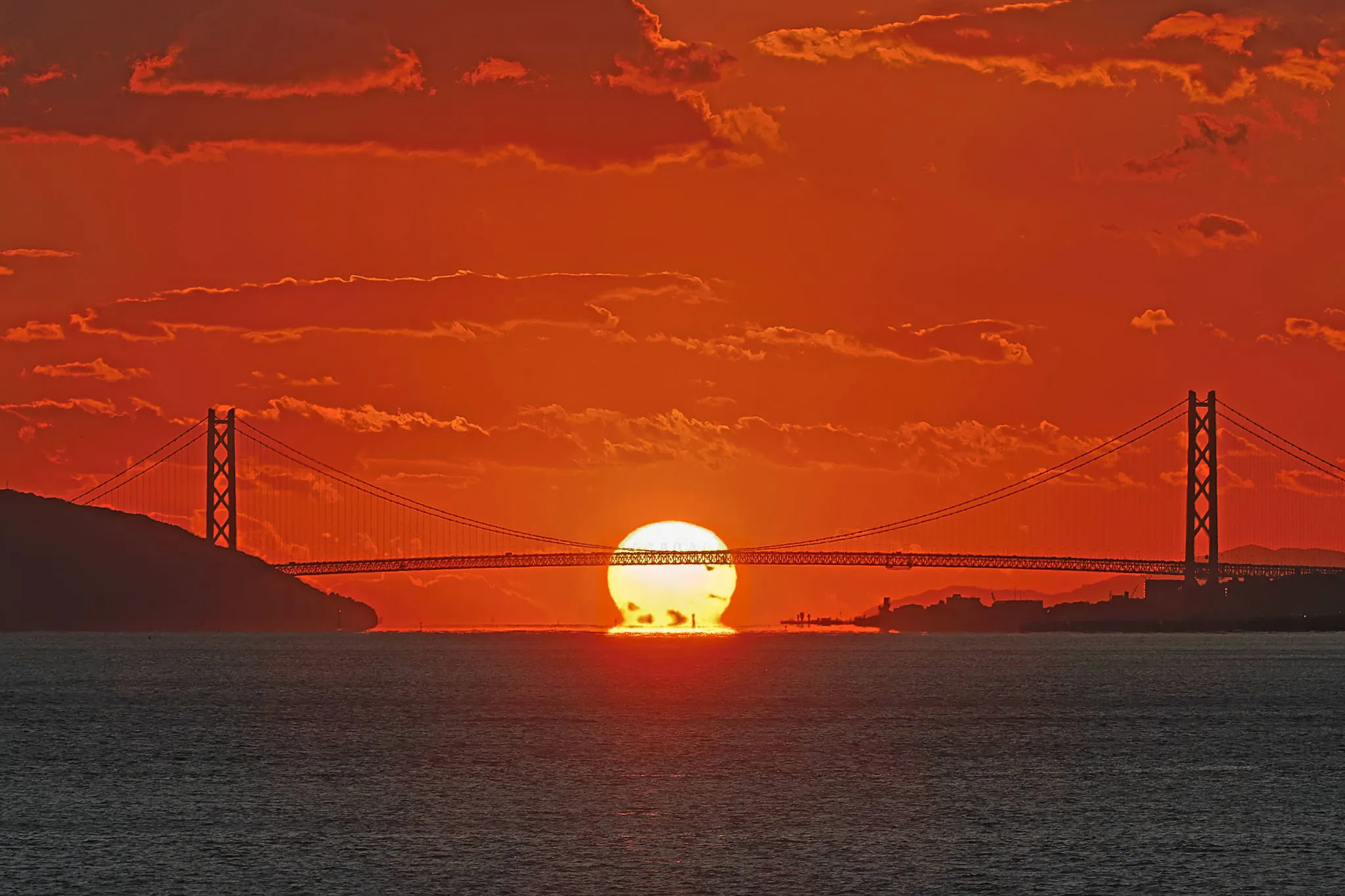 明石海峡大橋に沈むダルマ夕陽 No.0000