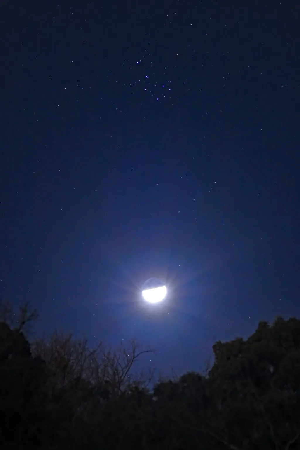 半月とプレアデス星団 No.0000