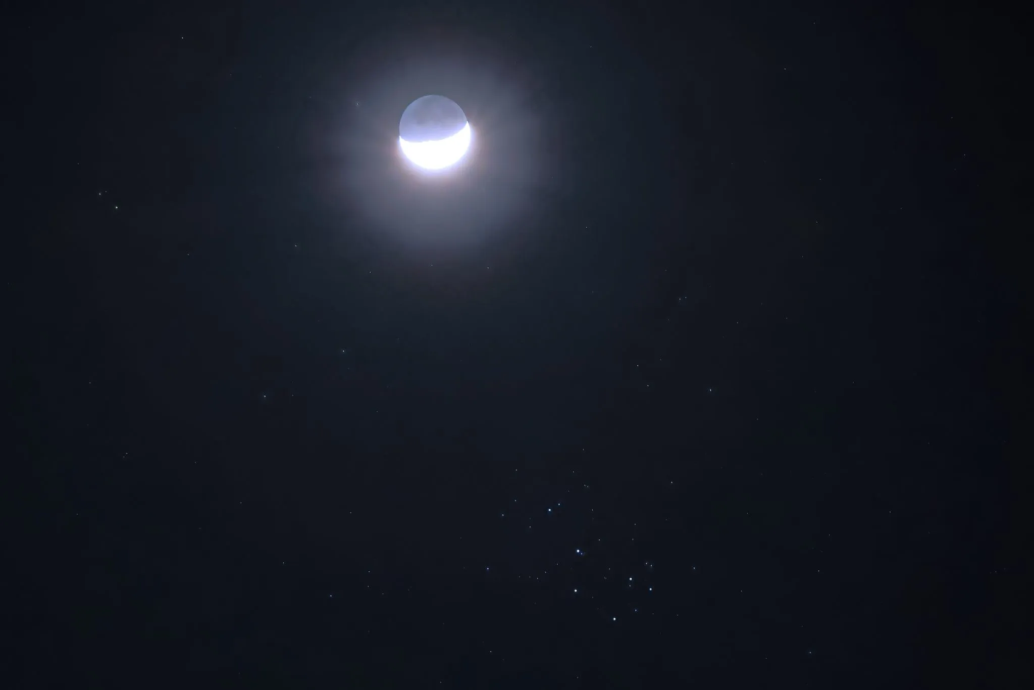 月とプレアデス星団 No.0001