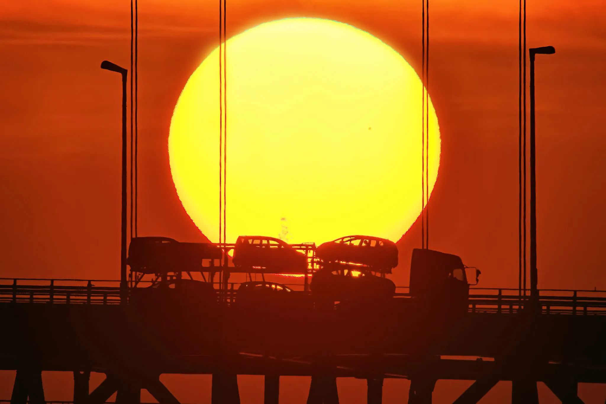 夕陽が掛かるキャリアカー No.0000
