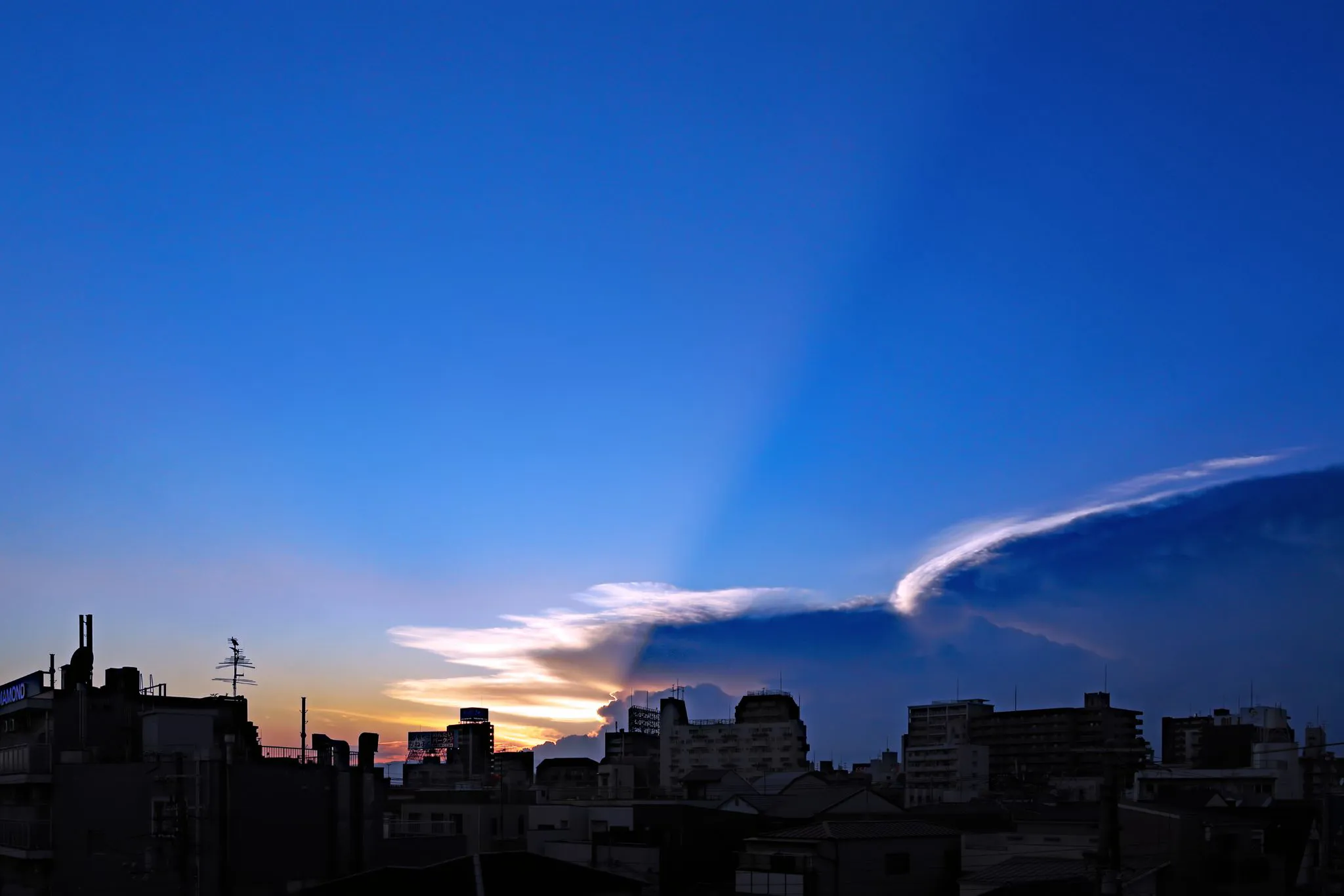 西の空の薄明光線 No.0000