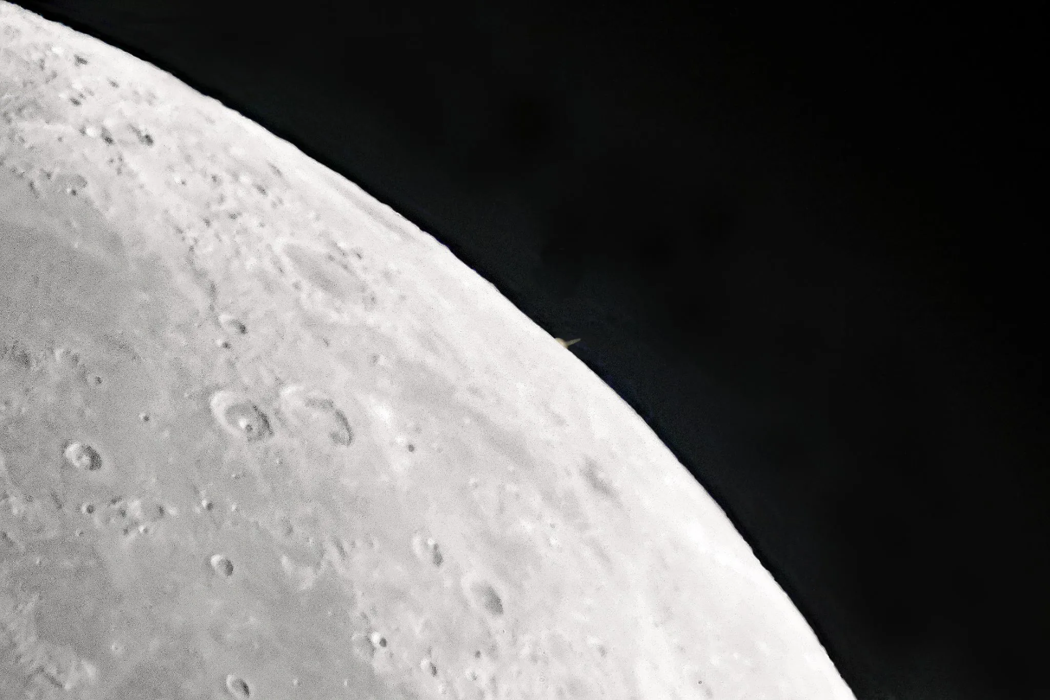 月から現れる土星 No.0000