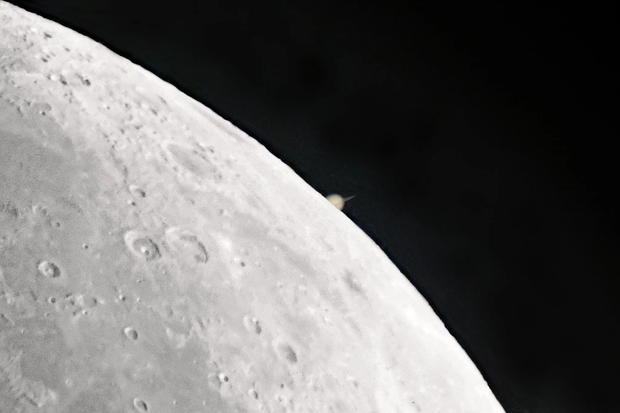 月から現れる土星 No.0001