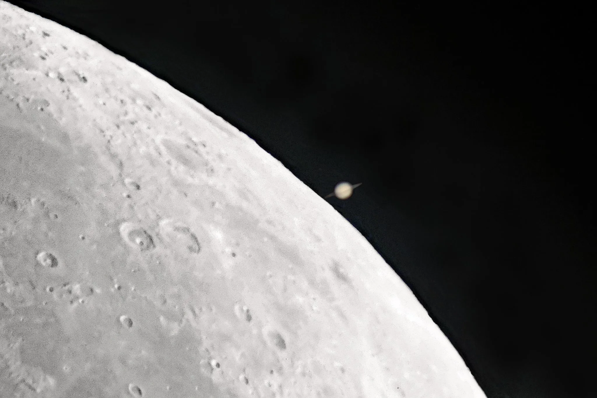 月から現れる土星 No.0002