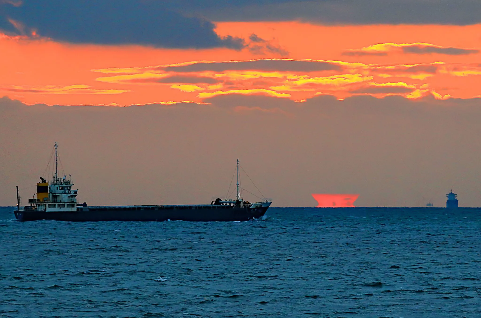 不完全なだるま夕日 No.0001