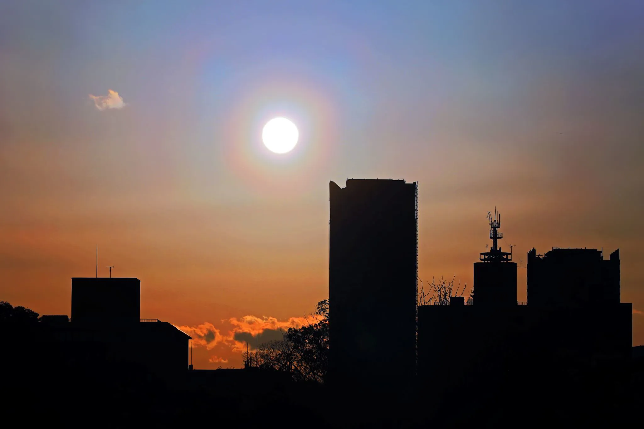 光環のある夕日 No.0000