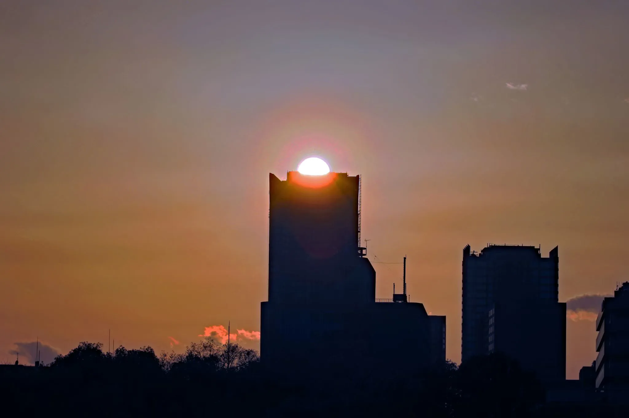 光環のある夕日 No.0001