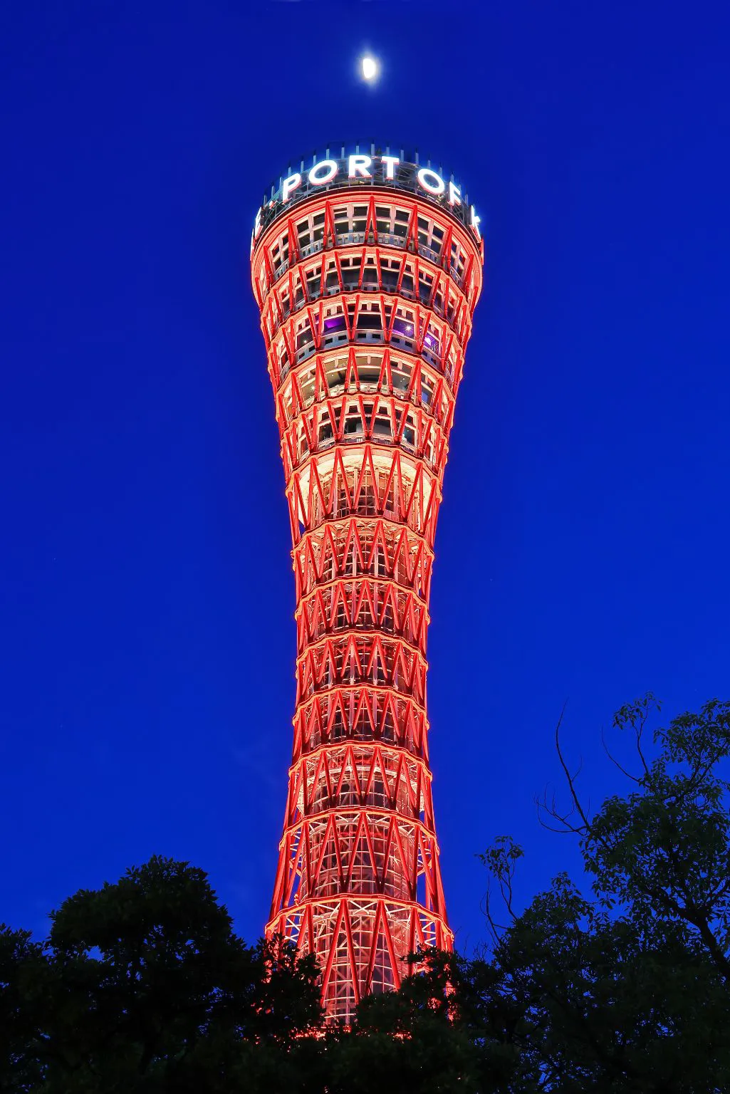 月を頂くタワー No.0000