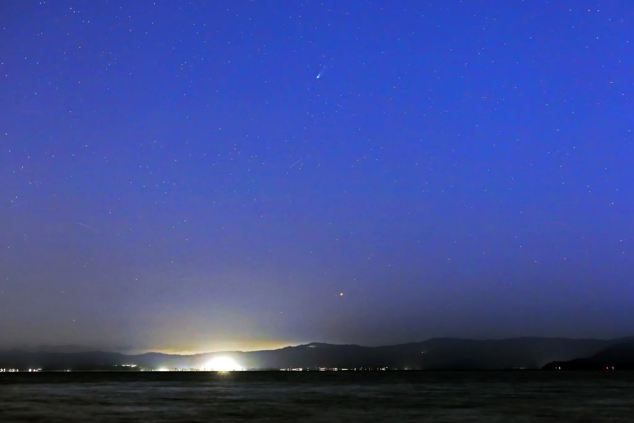 琵琶湖畔で写したレモン彗星 No.0000