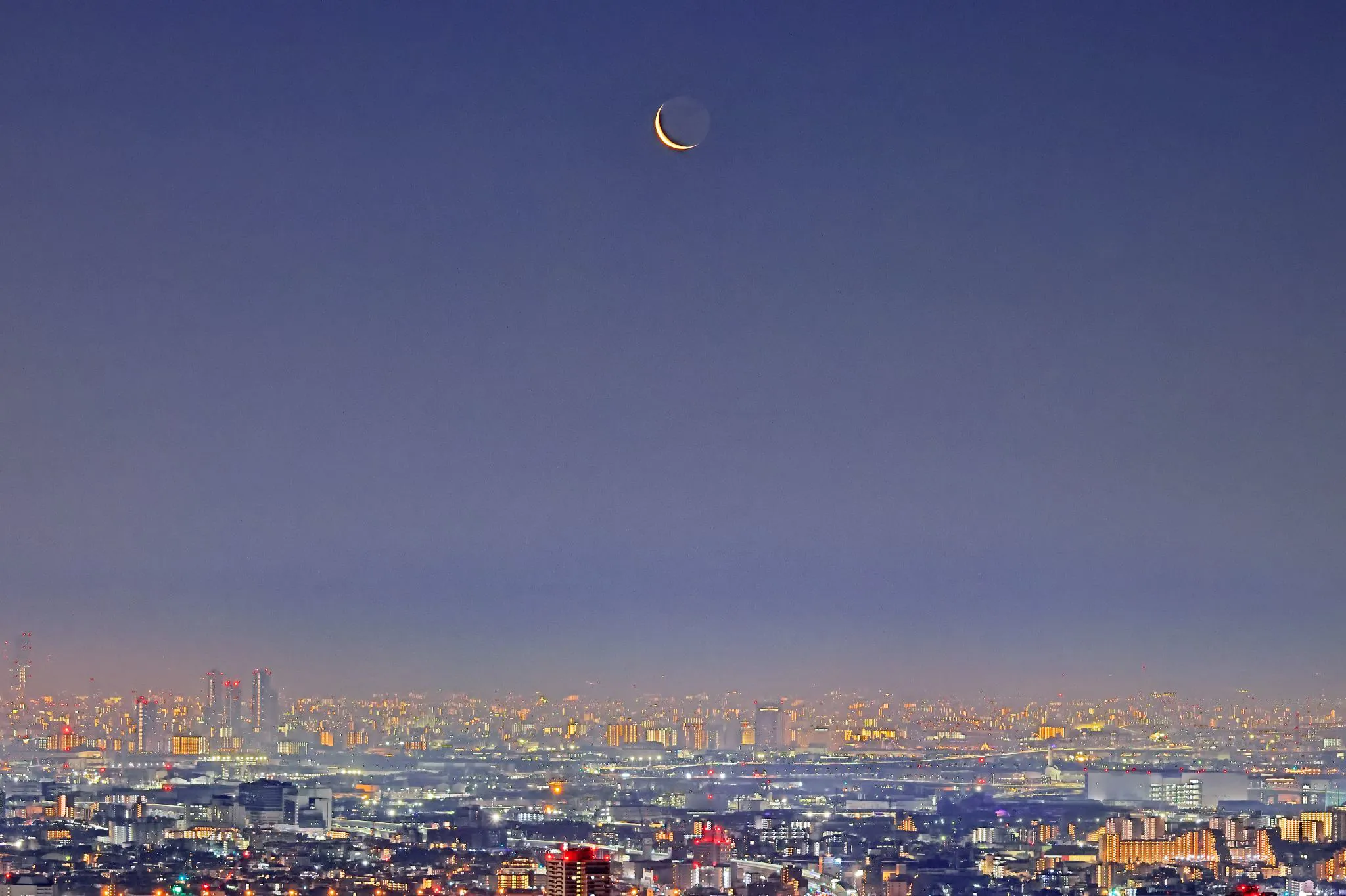黄砂に霞む夜明けの月 No.0000