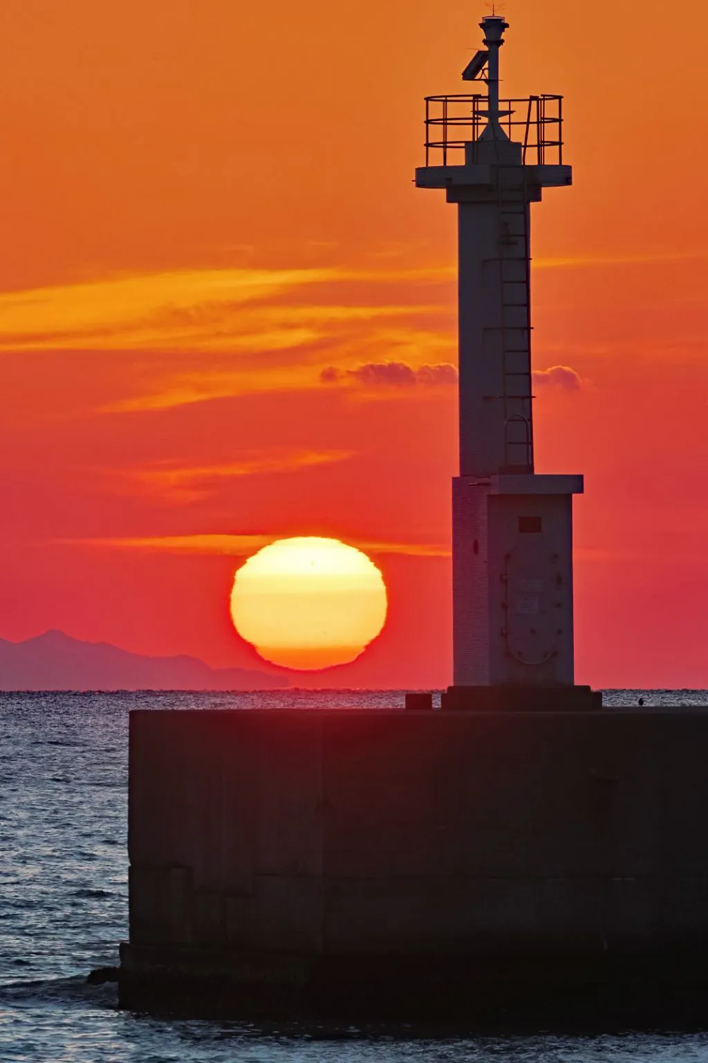 防波堤灯台に沈む夕陽 No.0000