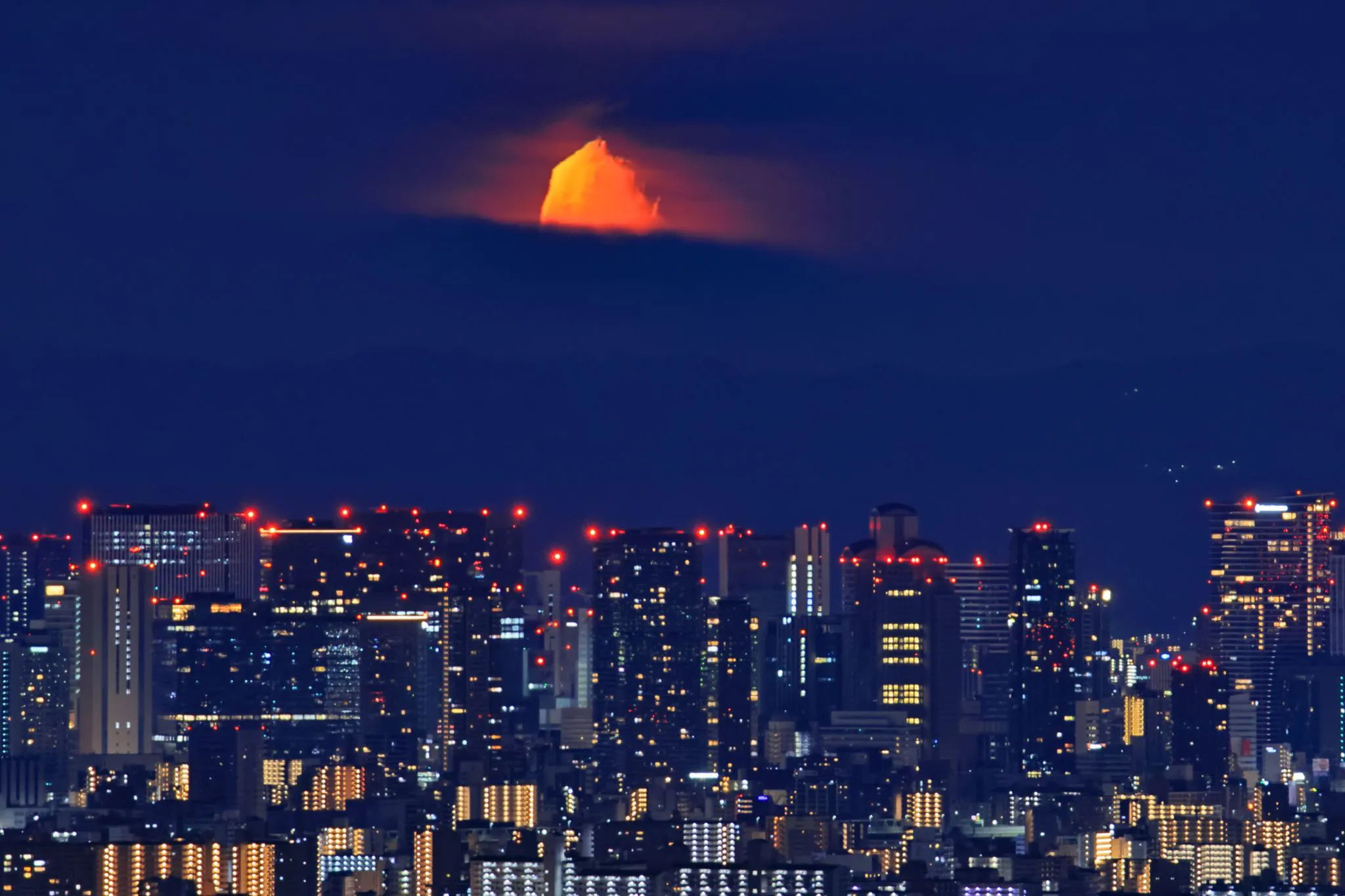 妖艶な月の出 No.0000