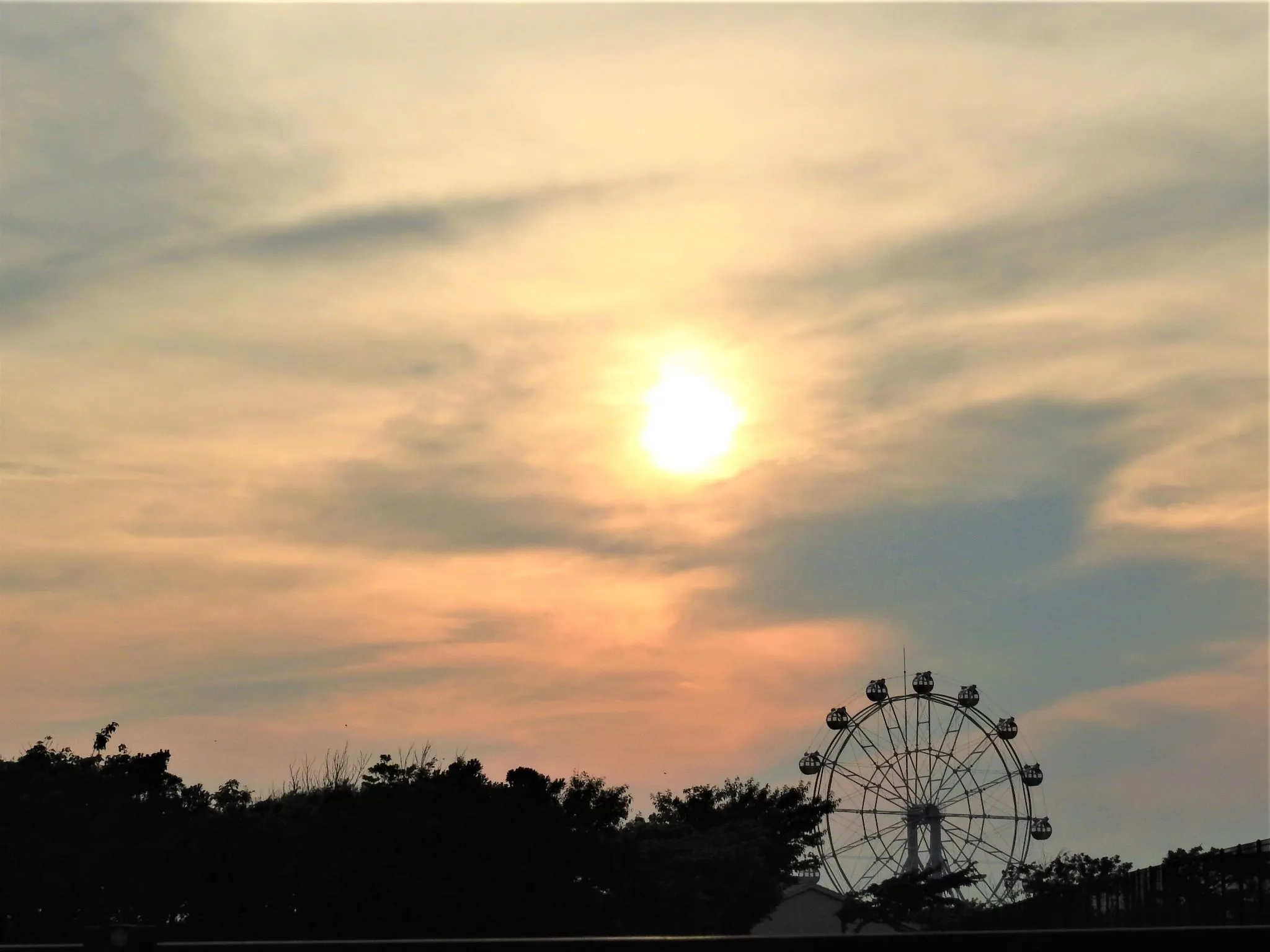夕焼けと観覧車 No.0000