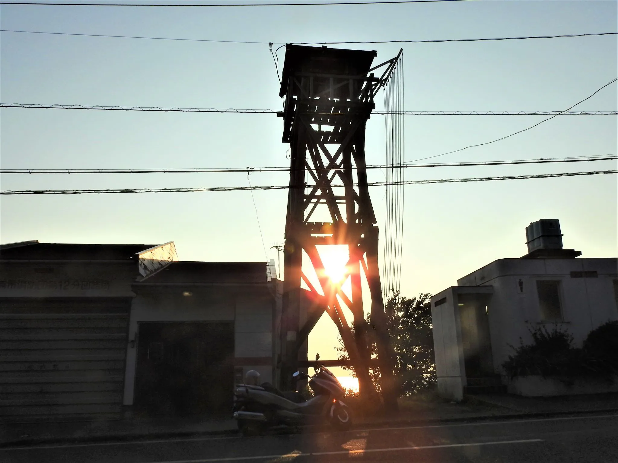 火の見櫓に夕日と愛車 No.0000