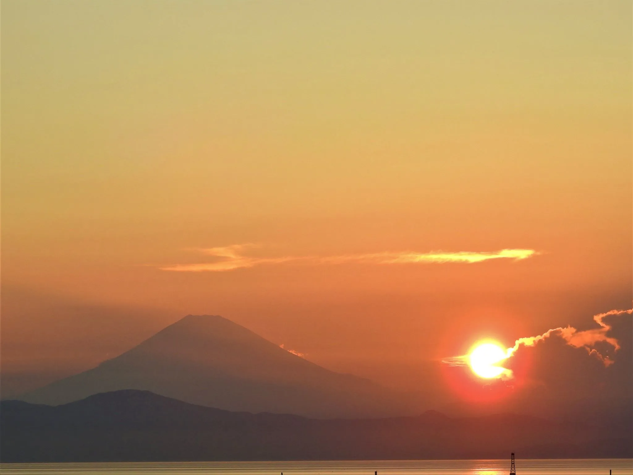 富士山と夕焼け雲の変化 No.0001