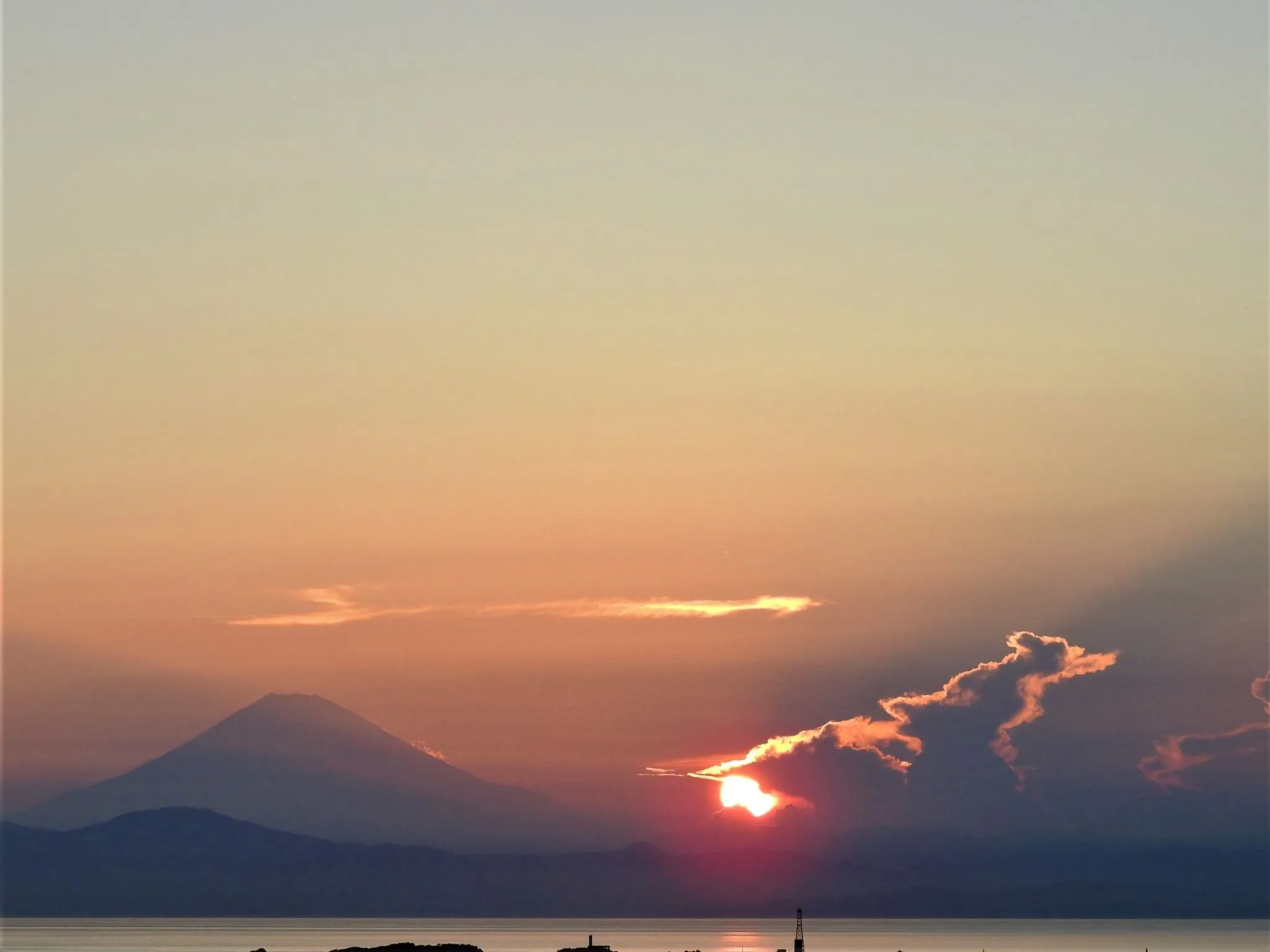 富士山と夕焼け雲の変化 No.0002