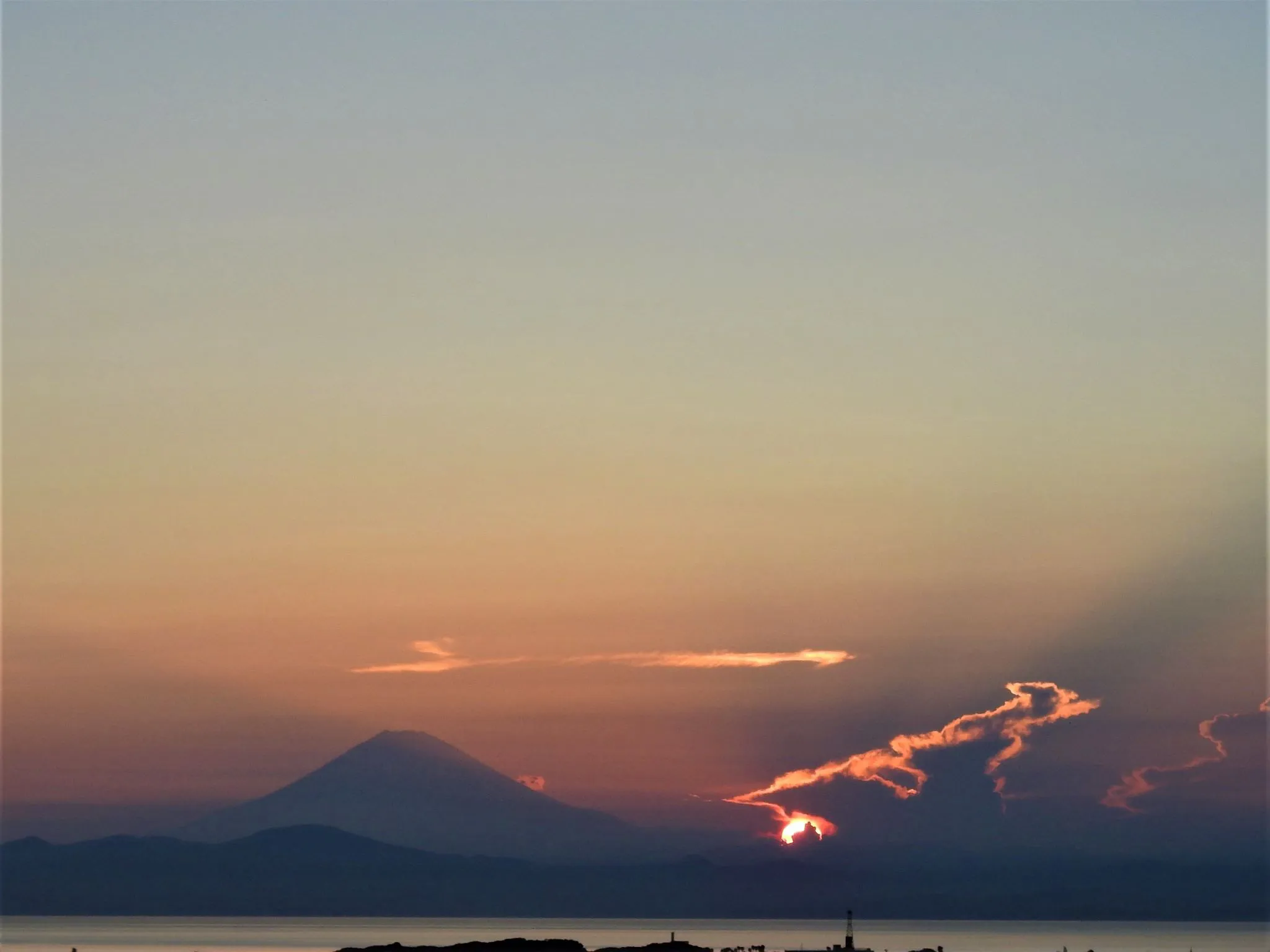 富士山と夕焼け雲の変化 No.0004
