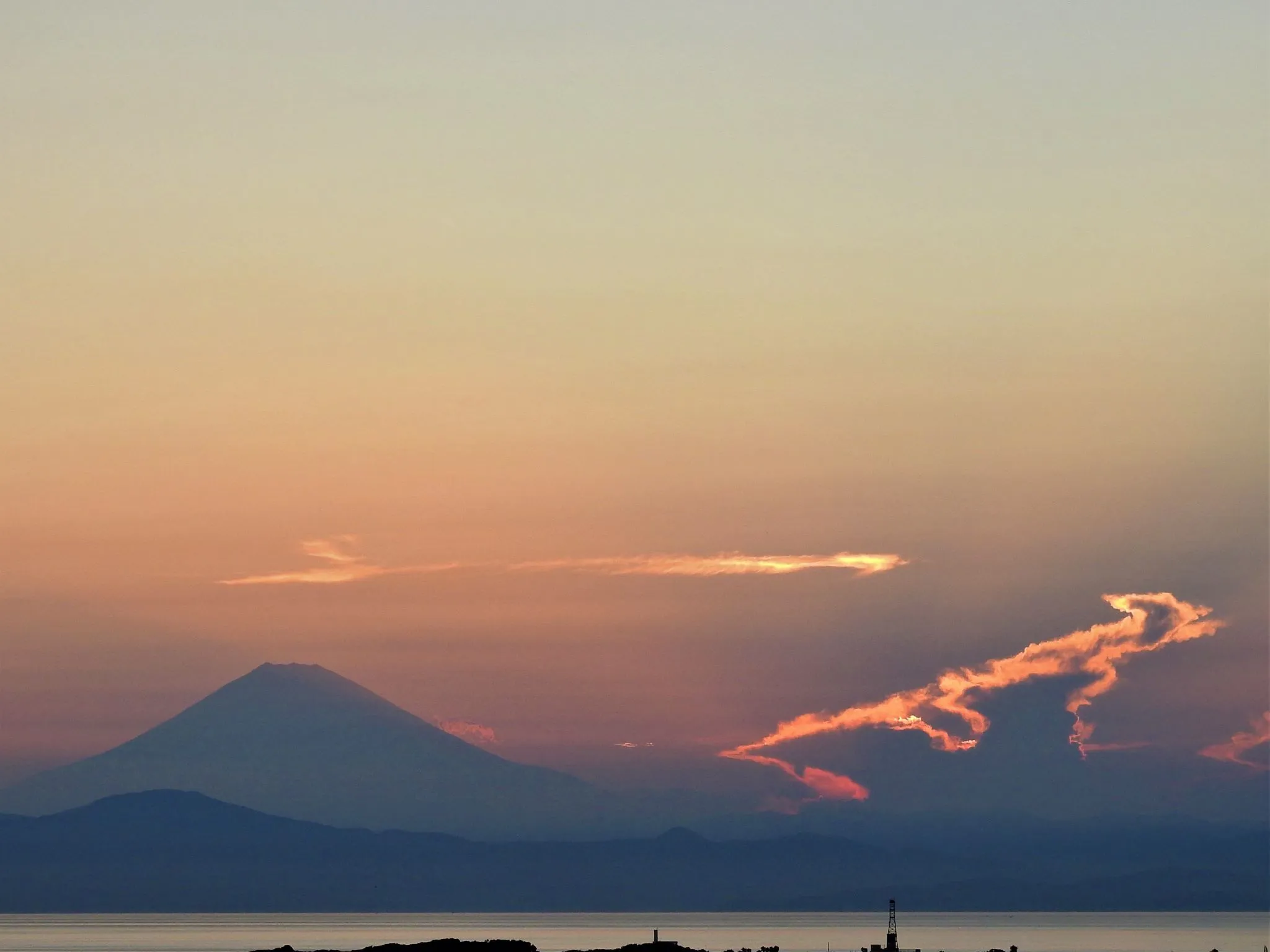 富士山と夕焼け雲の変化 No.0007