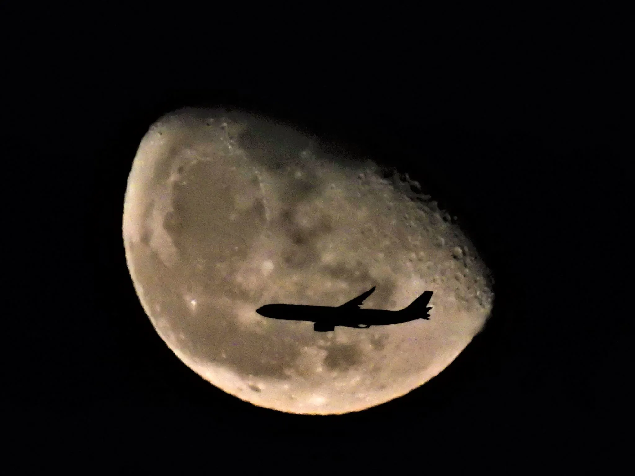 月に飛行機 No.0000