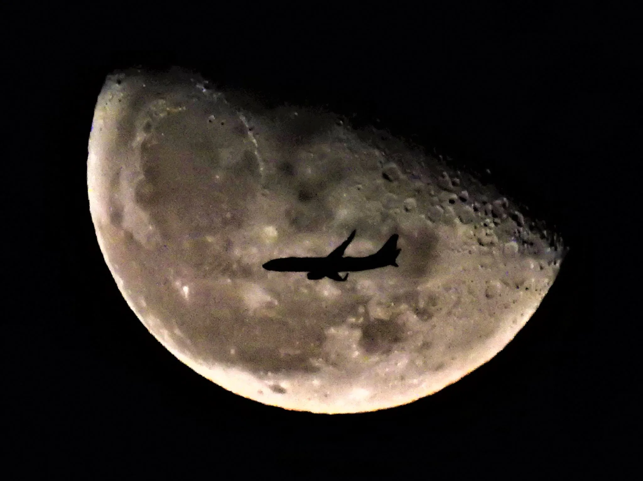 月に飛行機 No.0000