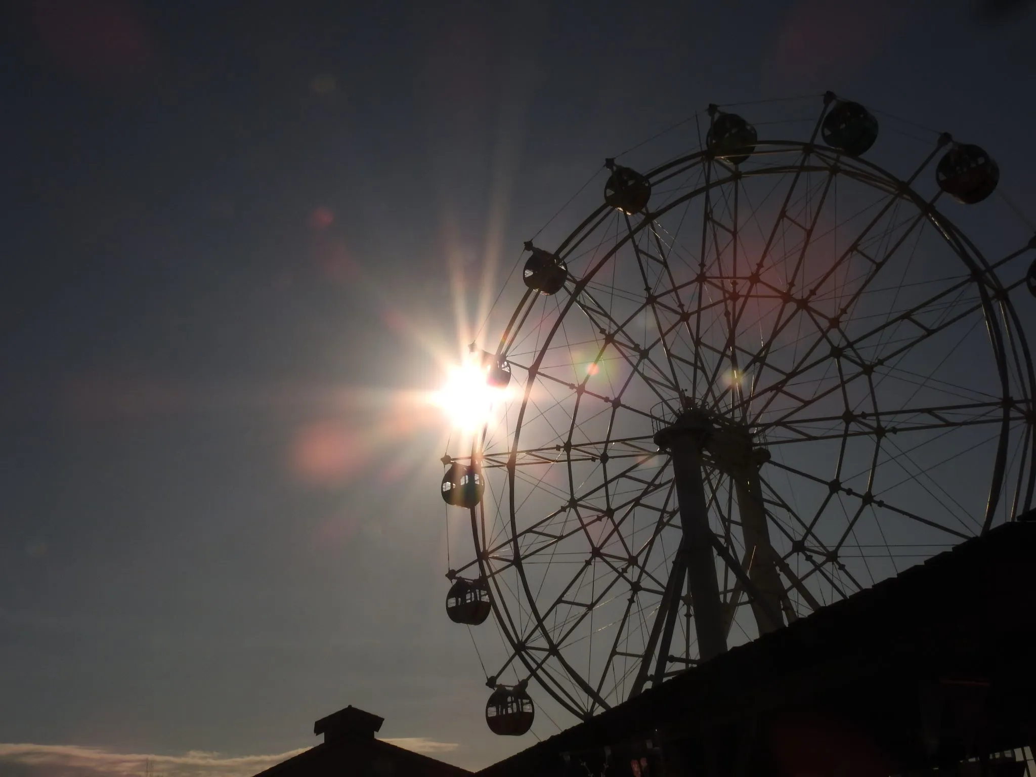 観覧車と夕日のコラボでした。 No.0000