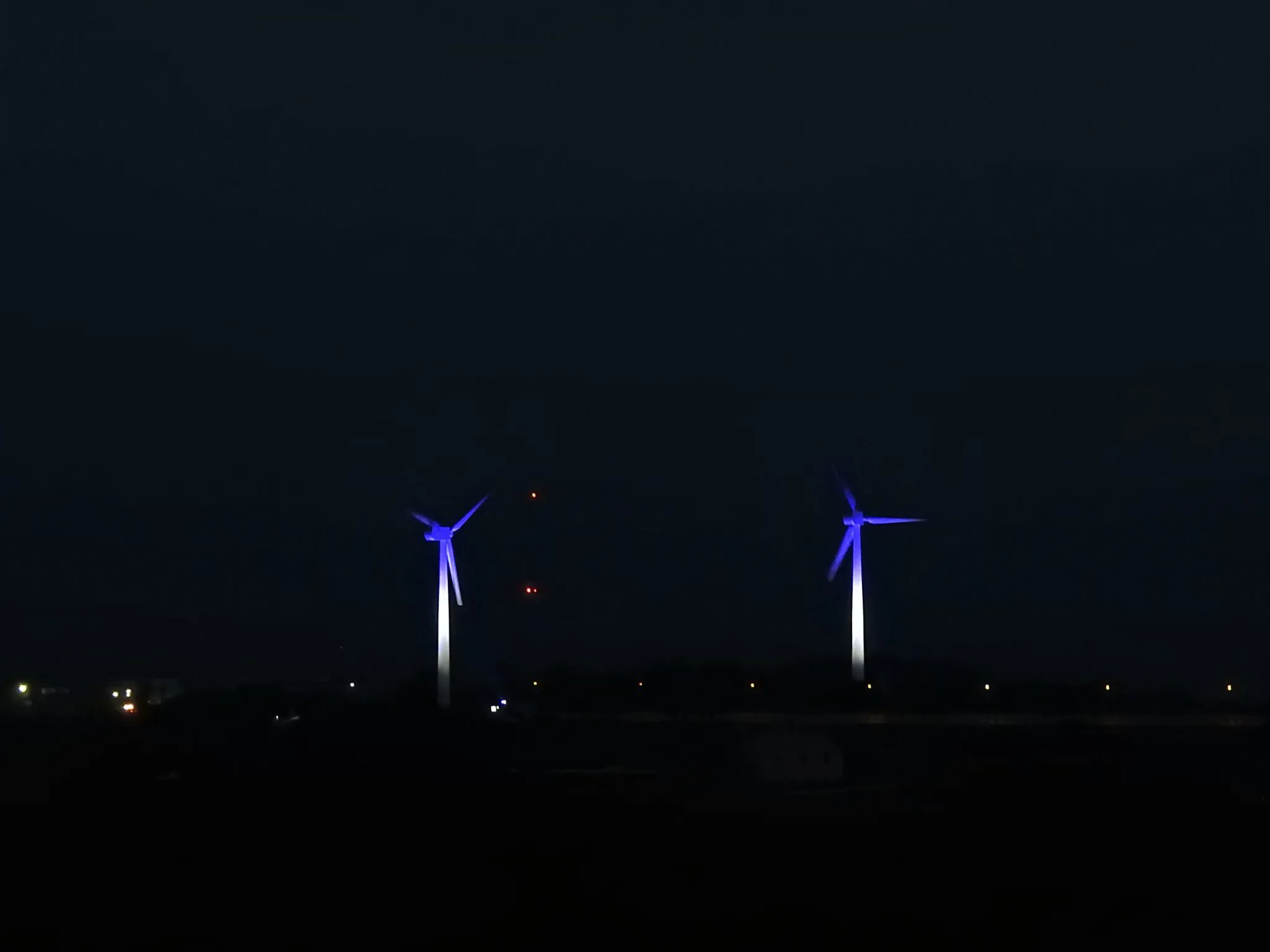 夜の風力発電機 No.0000