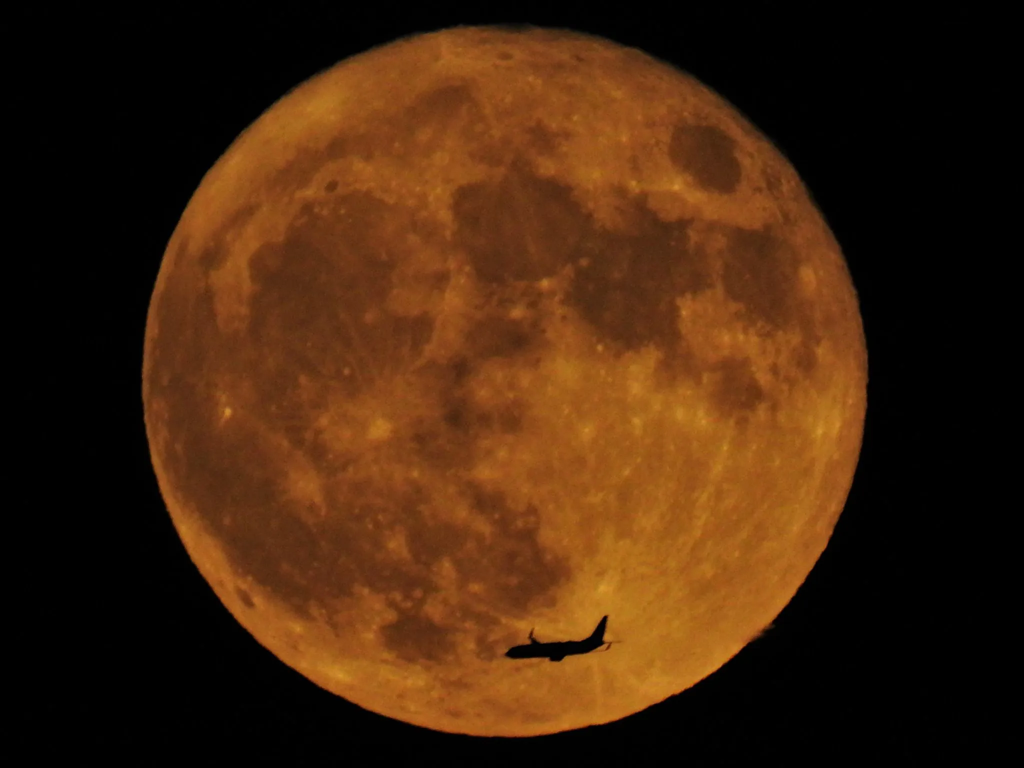 満月に飛行機 No.0000