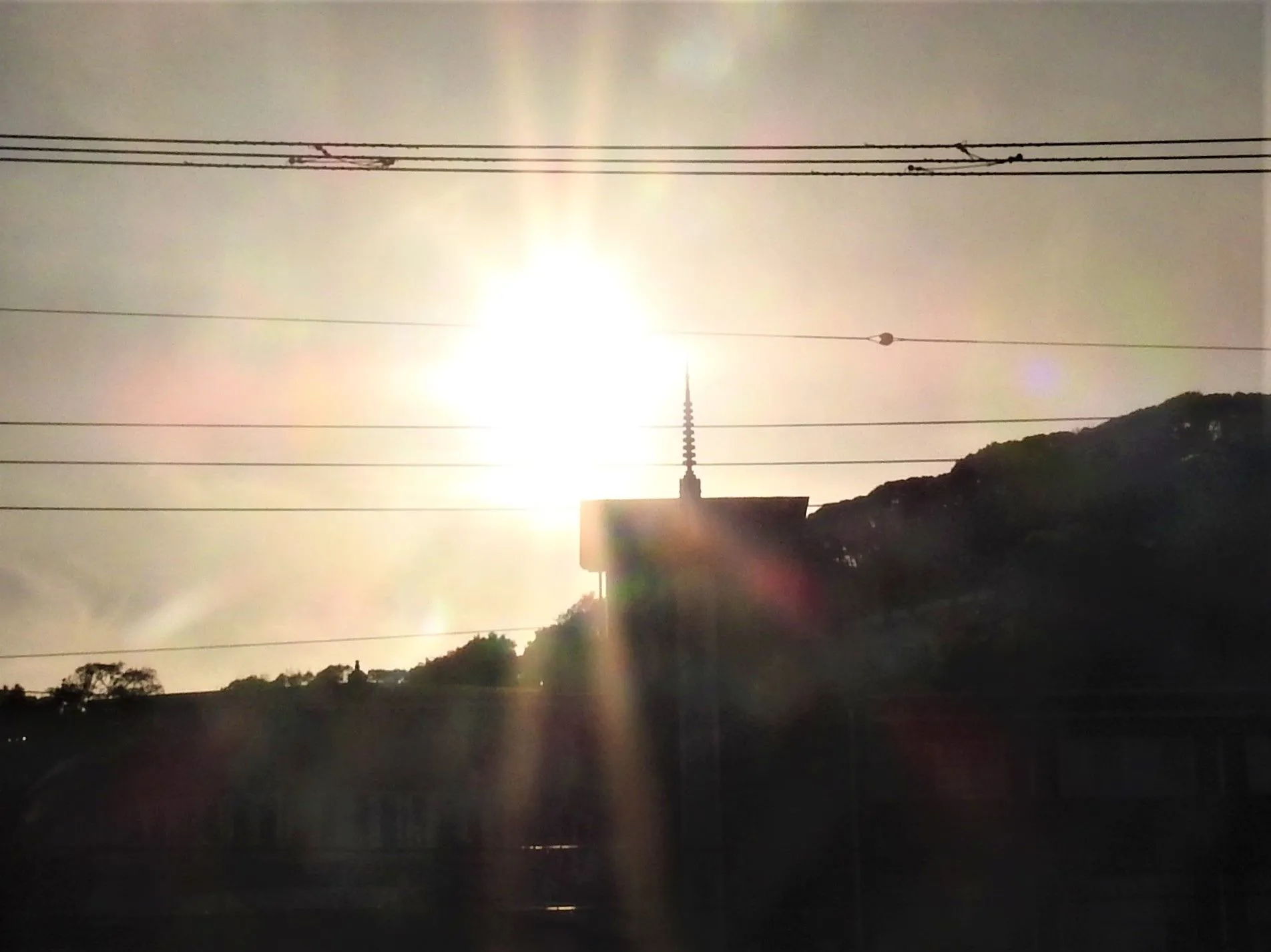 夕日とお堂のコラボ No.0000