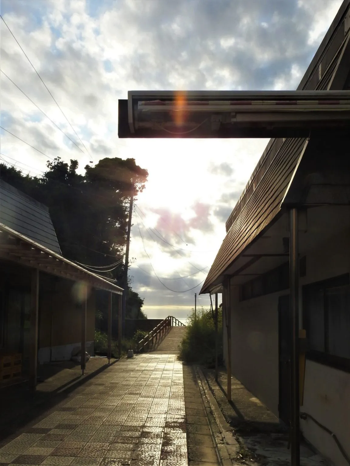 夕日と路地 No.0000