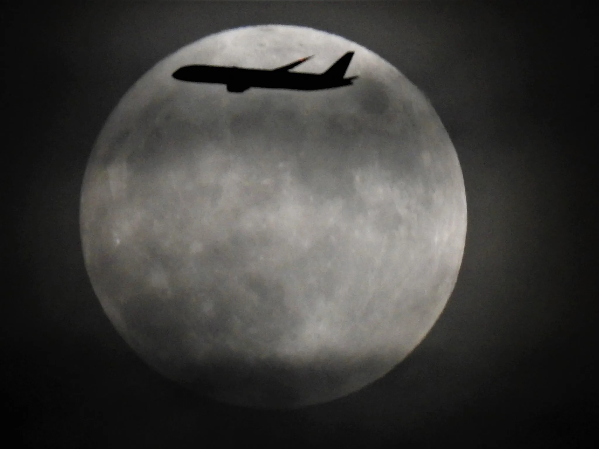 満月に飛行機 No.0002
