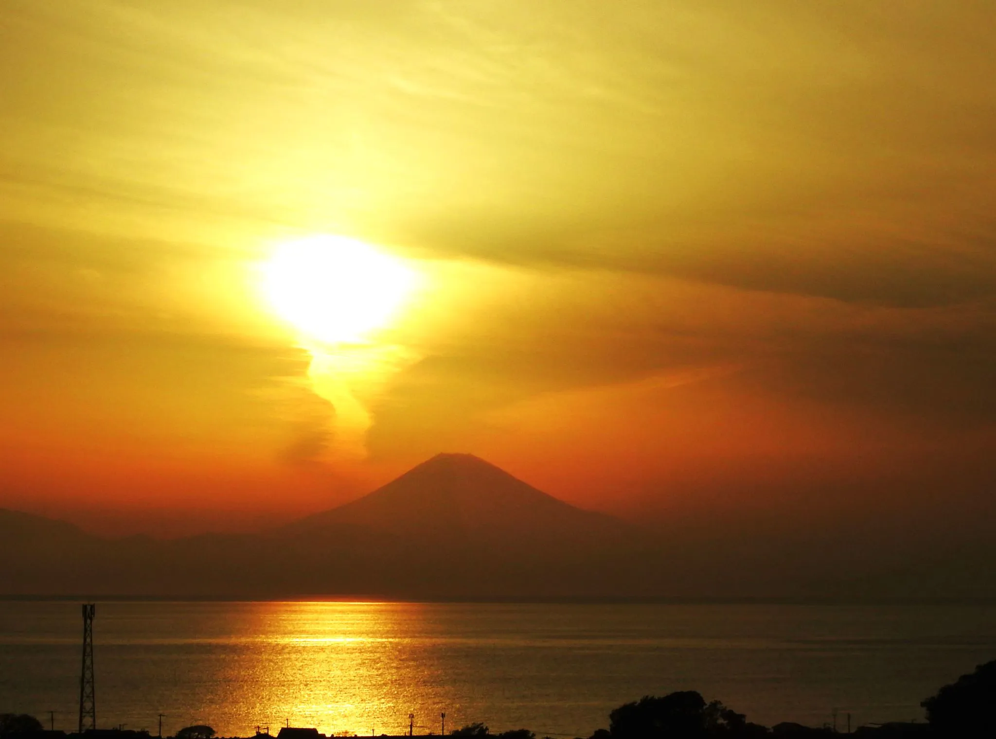 竜巻雲と夕日と富士山 No.0000