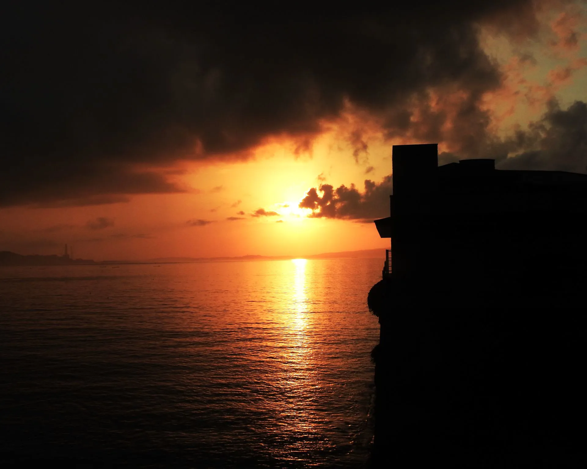 雲に食べられそう No.0000