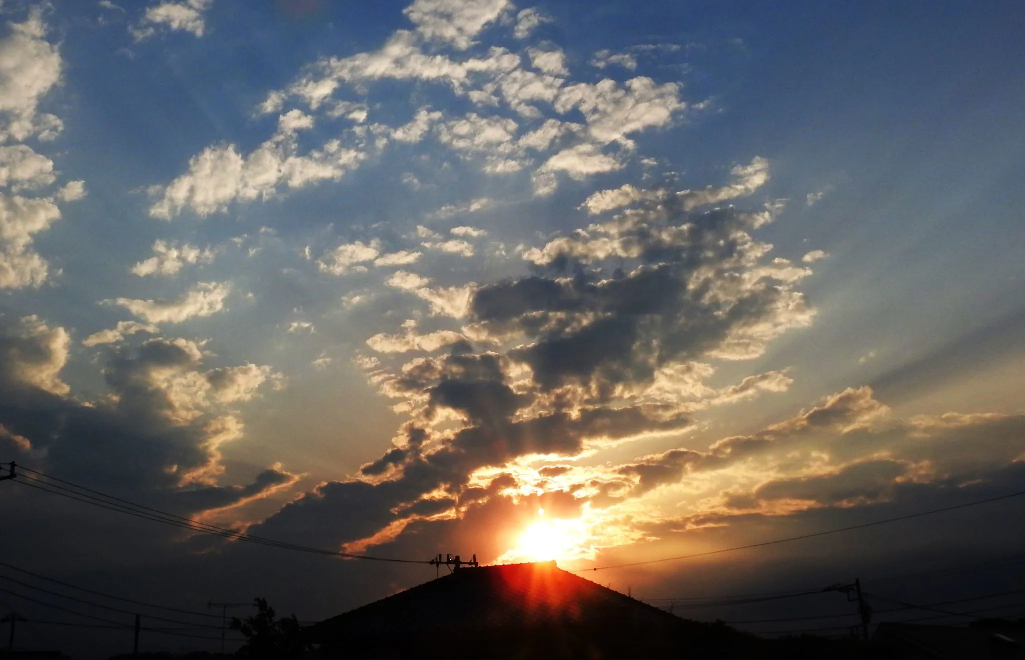 夕焼け、ん？ナントか屋根 No.0000